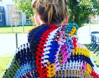 Poncho de crochet loco