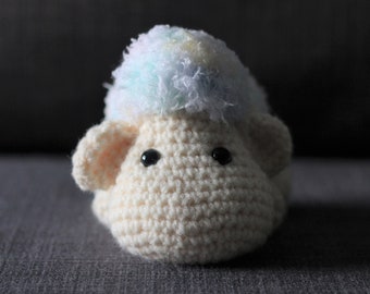 MOTIF - FLUFFY SHEEPO Oeuf de Pâques Mouton Amigurumi Crochet - fil moelleux, arc-en-ciel bernat pipsqueak, blanc