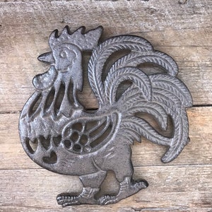 Cast iron rooster trivet. Solid cast iron rooster trivet. Great for everyday use!