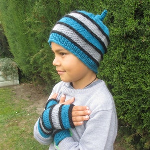 TOP KNOT Mütze und fingerlose Fäustlinge PDF Strickanleitung, Jungen Beanie, 8 fädig, doppelt gestrickt, Top Knot Mütze, fingerlose Fäustlinge, passendes Set, Mütze