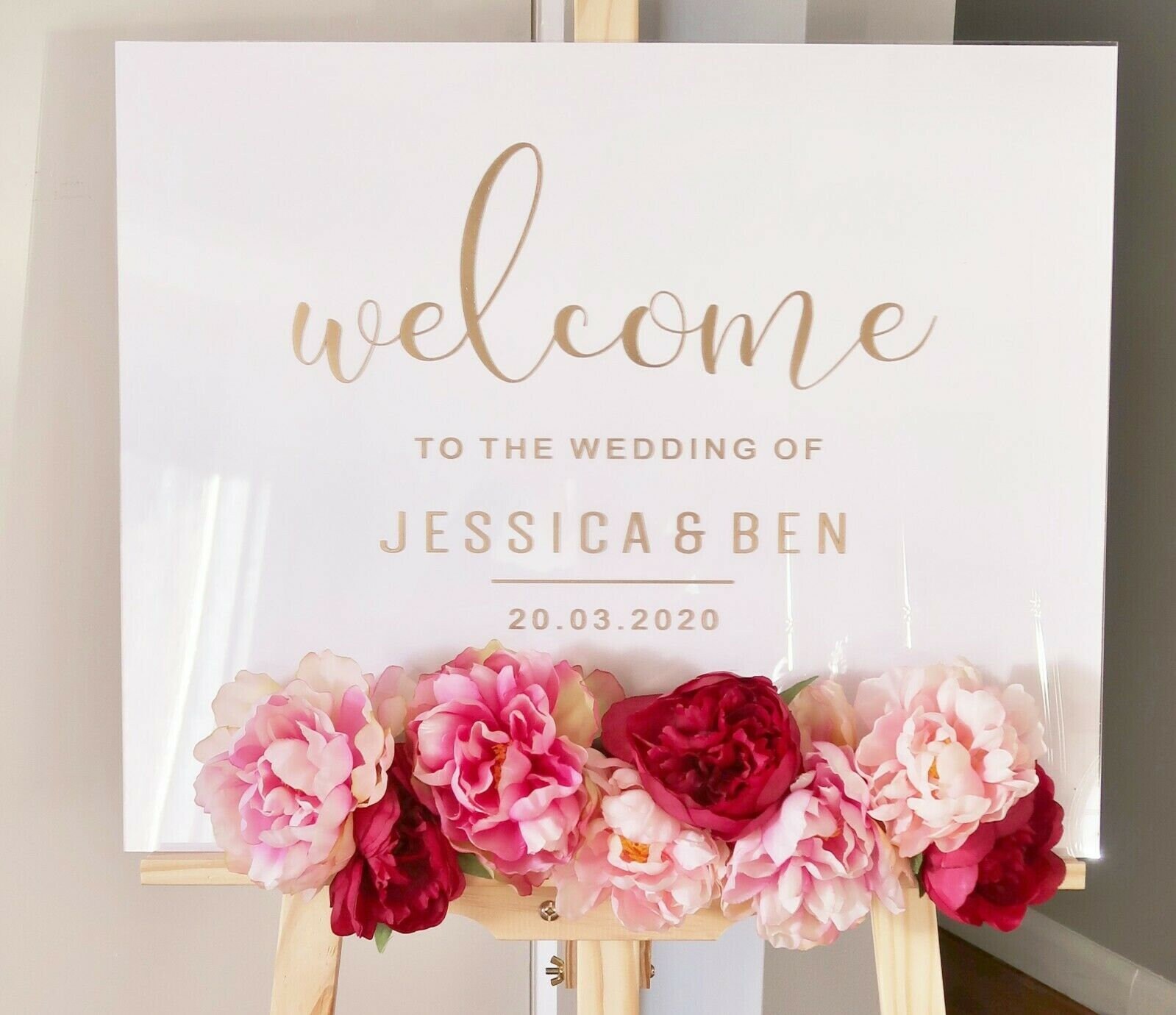 Wedding sign writing | Beachweddingtips.com