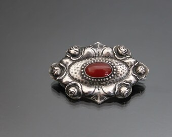 Antik jugendstil rosor karneol brosch. Blommig. Repousse. Silver 800. Vintage Blommor.