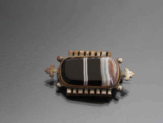 Victorian Banded Agate Brooch. Antique Pebble Jew… - image 1