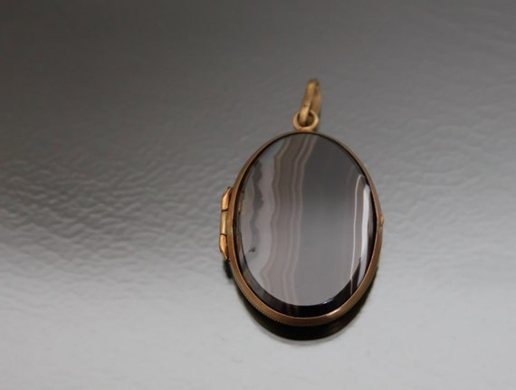 Antique Victorian Banded Agate Photo Locket Pendan