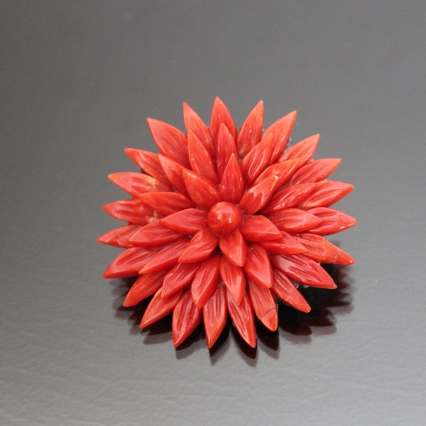 vintage 50's Flower Carved Italian Coral Brooch. Rouge tomate