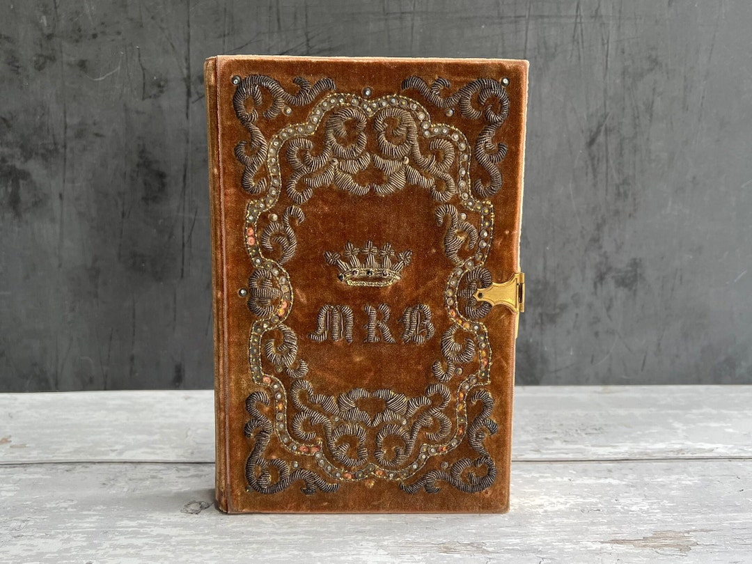 RAREST Embroidered Bookbinding Stumpwork Velvet, Italian Royalty