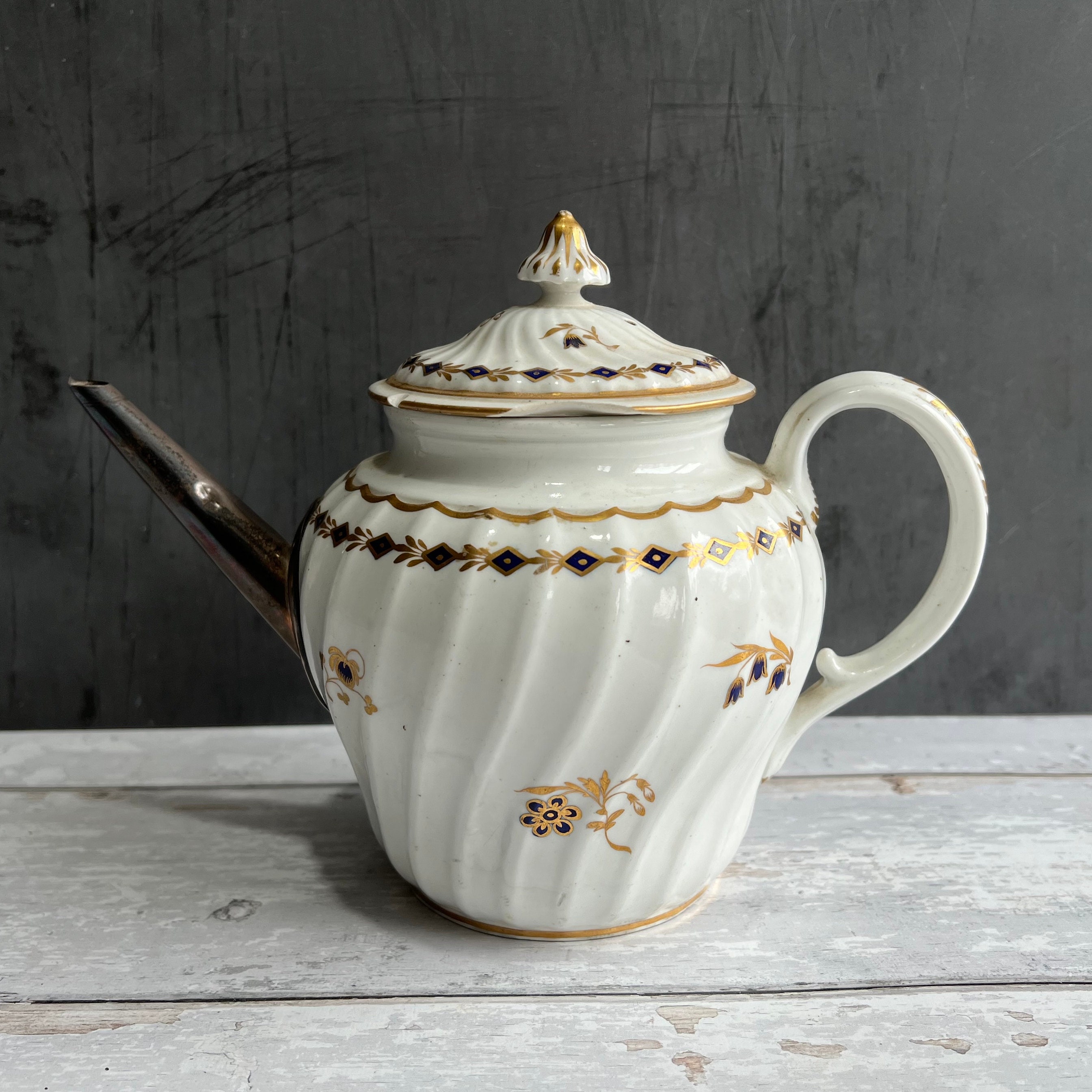 1785 Worcester Porcelain Teapot, Flight Period Mark, Make Do Spout