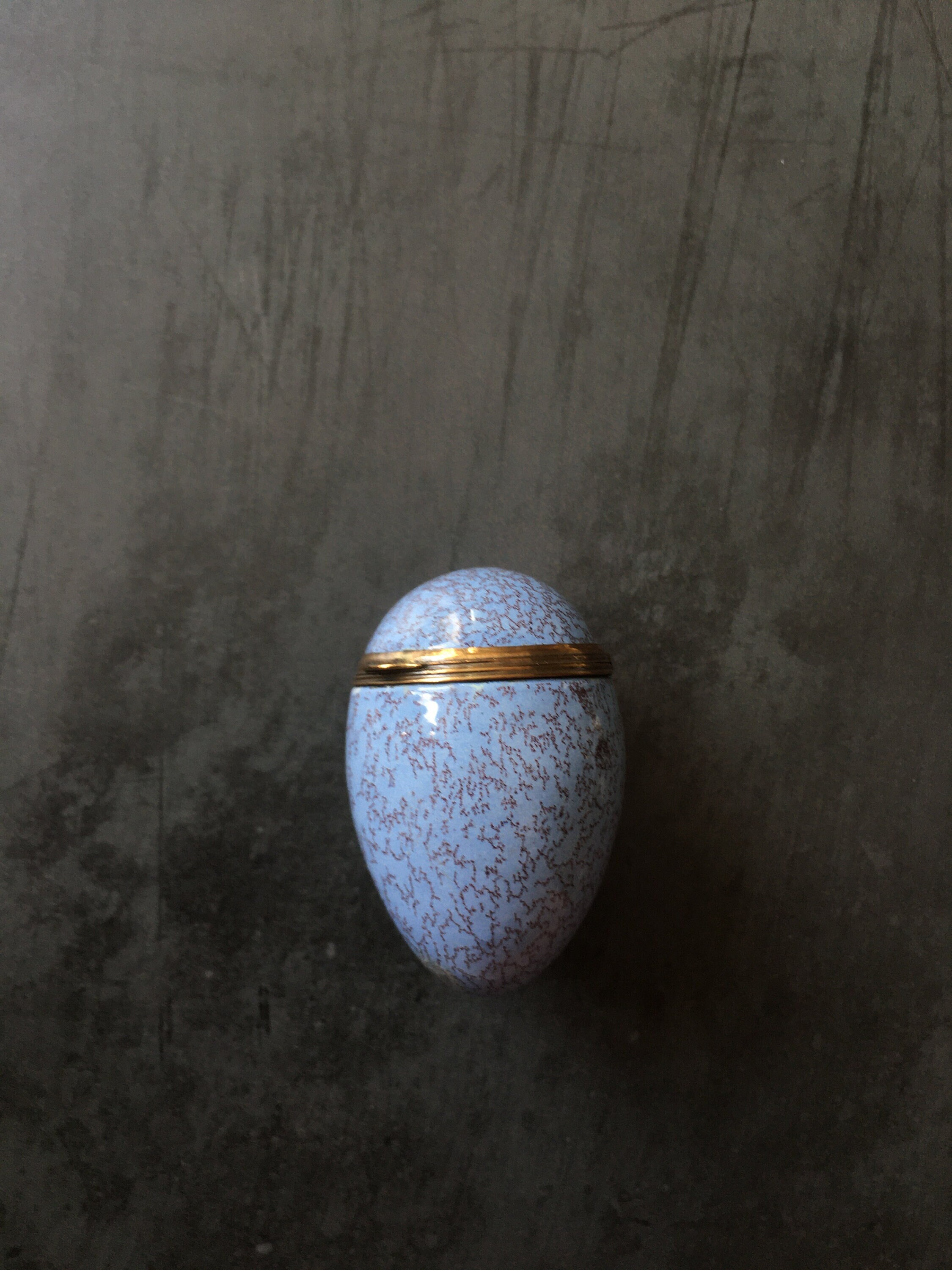 18th Century Bilston Enamel Egg Etui Blue Bonbonniere pic