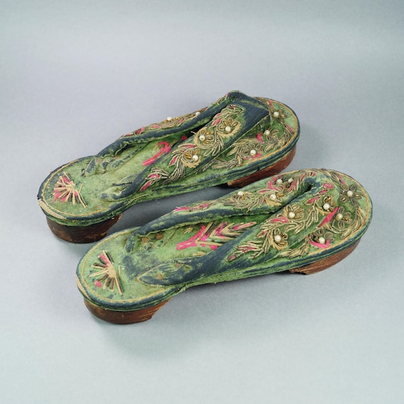 Vintage Womens Shoes Wooden Sandals Velvet Embroi