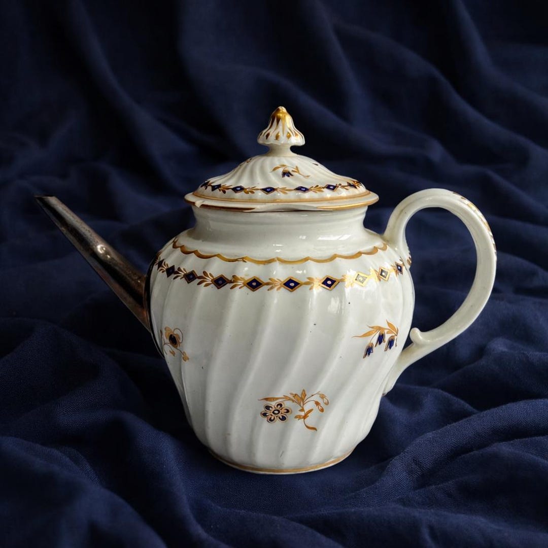 1785 Worcester Porcelain Teapot, Flight Period Mark, Make Do Spout