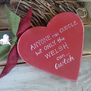 Anyone can cuddle but only the welsh can cwtch  wood heart sign, a quirky gift for Valentines,Fathers day, Mothers day,  quirky welsh gifts