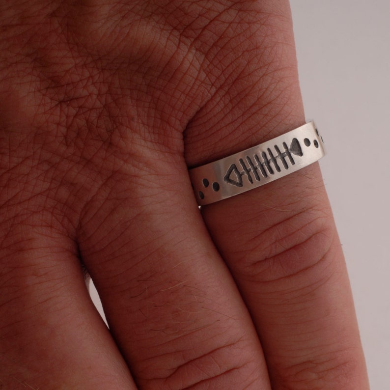 Sterling Silver Fish Ring Carved Fish Wedding Band DA38 Matte Finish Men/'s Ring