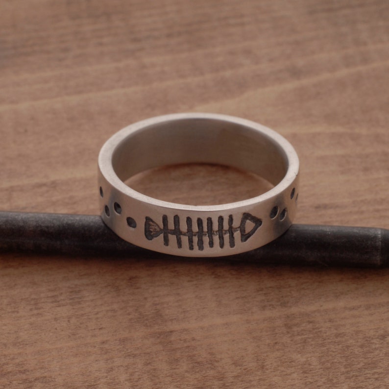Sterling Silver Fish Ring Carved Fish Wedding Band DA38 Matte Finish Men/'s Ring