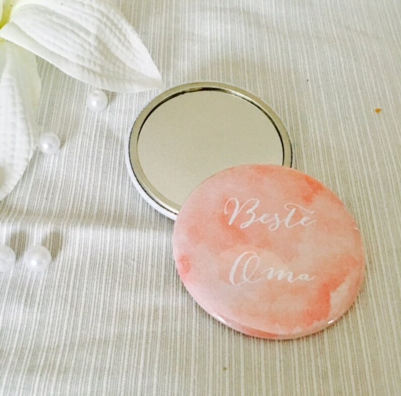 Hand mirror button Best Granny Pink image 1