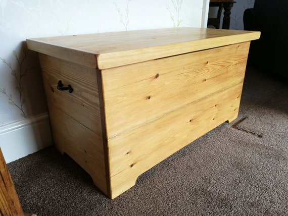 Solid pine blanket box discount