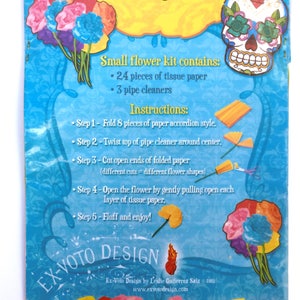 K&ouml;nnte beinhalten: Eine blaue und gelbe Verpackung mit Anweisungen zum Basteln von Seidenpapierblumen. Das Paket enth&auml;lt 24 Blatt Seidenpapier und 3 Pfeifenreiniger. Der Text auf der Verpackung lautet "Kleines Blumenset enth&auml;lt: 24 Blatt Seidenpapier, 3 Pfeifenreiniger, Anleitung: Schritt 1 - Falten Sie 8 Blatt Papier im Ziehharmonikastil. Schritt 2 - Drehen Sie die Oberseite des Pfeifenreinigers um die Mitte. Schritt 3 - Schneiden Sie die offenen Enden des gefalteten Papiers auf (verschiedene Schnitte = verschiedene Bl&uuml;tenformen) Schritt 4 - &Ouml;ffnen Sie die Blume, indem Sie vorsichtig jede Schicht Seidenpapier auseinanderziehen. Schritt 5 - Aufplustern und genie&szlig;en! Ex-Voto Design by Leslie Gutierrez Saiz 2011 www.exvotodesign.com"