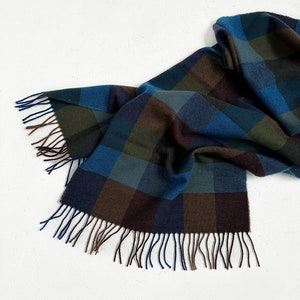 100 % pure laine vierge tartan multicolore Grande écharpe bleu-marron kaki shadow block check écharpe unisexe à carreaux 16,5 x 78 po. Cadeau pour lui dans une boîte cadeau
