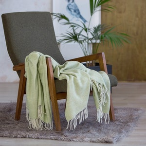 Manta de lana merino verde pálido con flecos, estampado liso, para sofá grande, muy suave, ligera y a cuadros, 140 x 190 cm