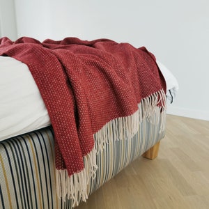 Red Terracotta Merino Wool Knit Texture Pattern Woven Large Sofa Plaid Blanket Bed Throw With Fringes Cozy Maroon Red Striped Spread Quilt