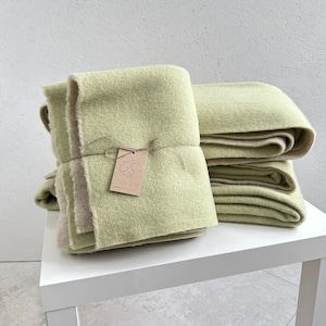Ritagli di lana lunghi e larghi/scarti di lana per artigianato e decorazioni/forniture di lana/tessuto di lana verde lattuga e beige per cucire su entrambi i lati