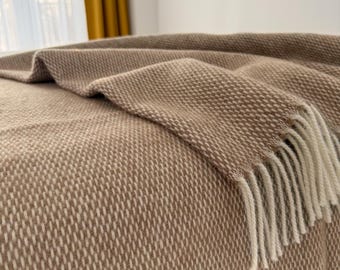 Scandinavian Sheep Wool Blanket, Textured Bed Throw, Dashed Line Pattern