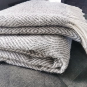 Manta de lana de oveja natural sin teñir, extragrande, con estampado de rombos, gris, para sofá, a cuadros, con flecos, de lana escandinava natural, 140 x 220 cm