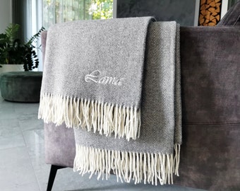 Personalisierte paar Geschenk Merino Wolle Decke großer Überwurf gestickte Fischgrätmuster graue Decke mit Namen Minimalistische Decke