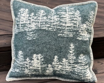 Dunkelgrüner Wollkissenbezug aus skandinavischer reiner Wolle quadratischer Kissenbezug 45x45 cm 18x18 ", Bett- oder Sofakissen Fichtenwald Design