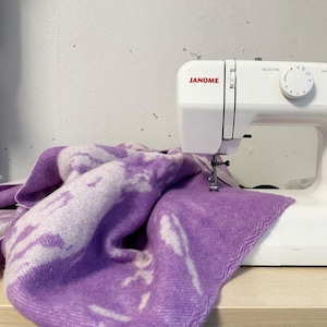Ritagli di lana lunghi e larghi/scarti di lana per artigianato e decorazioni/forniture di lana viola e bianco variegato Tessuto di lana per cucire reversibile