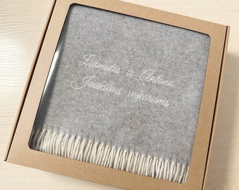 Personalisiertes Paar einzigartiges Geschenk in Box Merino Wolle Decke großer Überwurf gesticktes Fischgratmuster Beige Decke mit Name Kuscheldecke