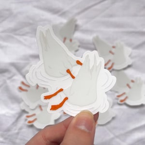 Dumme kleine Gans Klare Aufkleber Lustige Ente Wasserdichte Aufkleber Stanzen Nettes Geschenk für sie Geeignet für Laptop Flasche Tagebuch Auto Spiegel