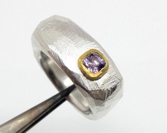 Large silver ring with facets and purple gemstone in fine gold, goldsmiths unique ring in silver with spinel in cushion loop in size 60
