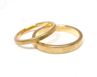 18K gold wedding rings with matte surface, simple and timeless, handmade wedding rings from goldsmith workshop in Berlin