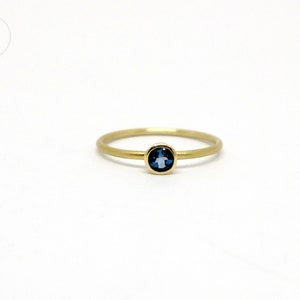 18K Gold Ring with London Blue Topaz – Minimalist Engagement Ring, Solid Gold Ring, Blue Gemstone Ring, Dainty Stacking Ring, Gift for Her 画像 9