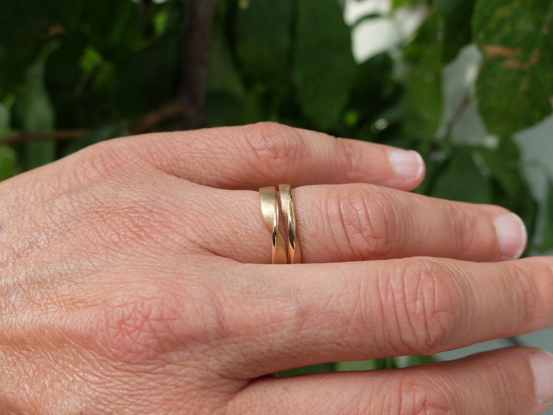 Möbius 14K rose gold wedding rings with diamonds, handmade wedding rings with twist, individual rings by goldsmith Katrin Detmers image 9