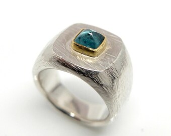 Anillo de sello moderno de plata con turmalina azul verdosa – Anillo de piedra preciosa hecho a mano con engaste de oro de 18 quilates, pieza única, talla 53
