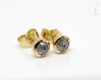 Round stud earrings in 18K gold with gray rose-cut diamonds, earrings in 750 gold with diamond roses 0.58ct by Katrin Detmers