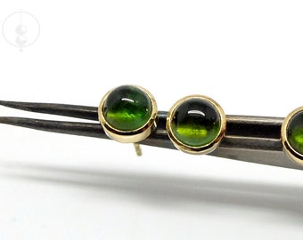 18K gold stud earrings with green tourmalines, gold earrings with round dark green gemstones, diameter 7mm, handmade jewelry