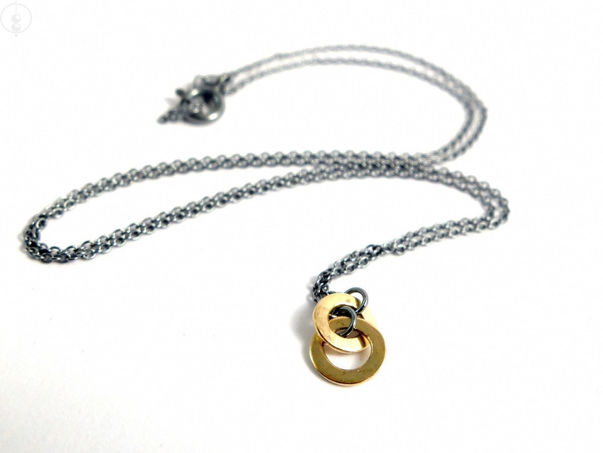 Zarte Kette mit 2 Ringen aus 750er Gold geschwärztes Silber Etsy.de Zarte Kette mit 2 Ringen aus 750er Gold geschwärztes Silber Etsy.de