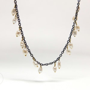 Blackened chain with white pearls, delicate necklace made of sterling silver with gold wire pendants, short necklace for women, length 42cm