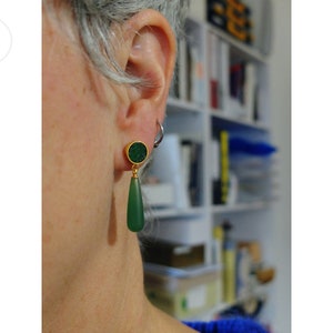 Goldene Ohrhänger mit grünen Ohrsteckern und tropfenförmigen Anhängern, Silber mit Feingold plattiert, Uniakt Ohrringe Uwarowit Grünachat Bild 2