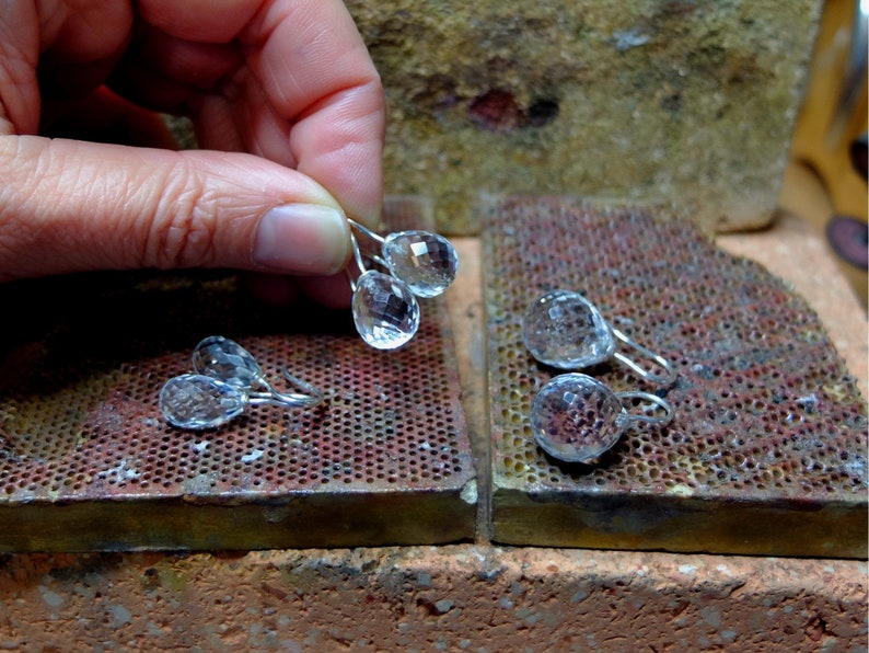 Schmuckset aus Silber mit facettierten Bergkristalltropfen, Ohrringe und Kette mit Anhänger, klassischer Schmuck, funkelndes Geschenk Bild 8