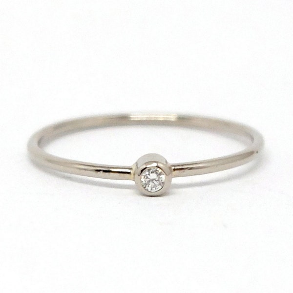 Fijne witgouden ring met diamant, eenvoudige verlovingsring mat of gepolijst met briljant, voorstelring, trouwsieraden 14K witgoud