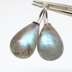 Labradorite Earrings in Sterling Silver – Handmade Gemstone Jewelry from Berlin – Gray-Blue Iridescent Teardrop Dangle Earrings for Women