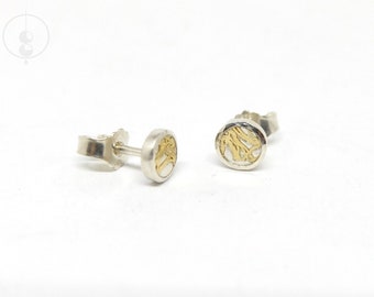 Kleine runde Ohrstecker aus Silber mit 18k Goldnetz, Ohrringe mit Durchmesser 6mm, schlichter Ohrschmuck als Geschenk für alle Menschen