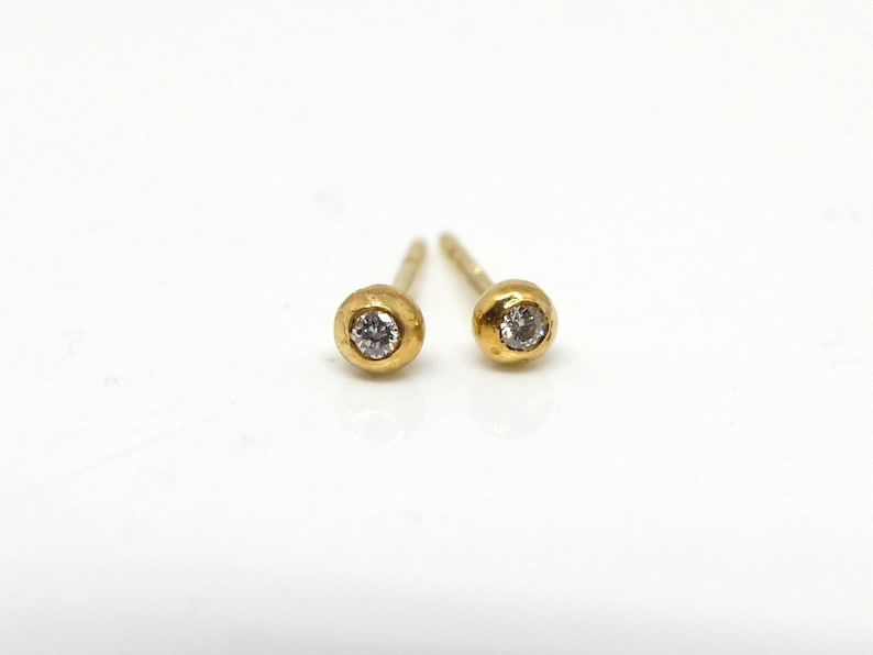 Diamond ear studs made of recycled fine gold, plain gold earrings with recycled diamonds, ear jewelry by goldsmith Katrin Detmers image 10