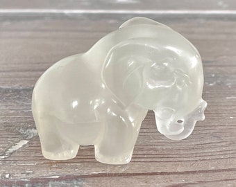 翡翠彫刻　象 翡翠の象の彫刻 - Etsy 日本