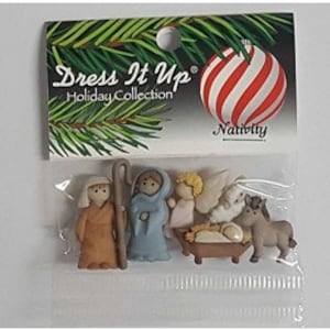 Könnte beinhalten: Ein Set mit sechs Plastikknöpfen, die eine Weihnachtskrippe darstellen. Die Knöpfe sind braun, blau, weiß und beige. Die Knöpfe zeigen einen Hirten, Maria, einen Engel, eine Krippe, ein Lamm und einen Esel.