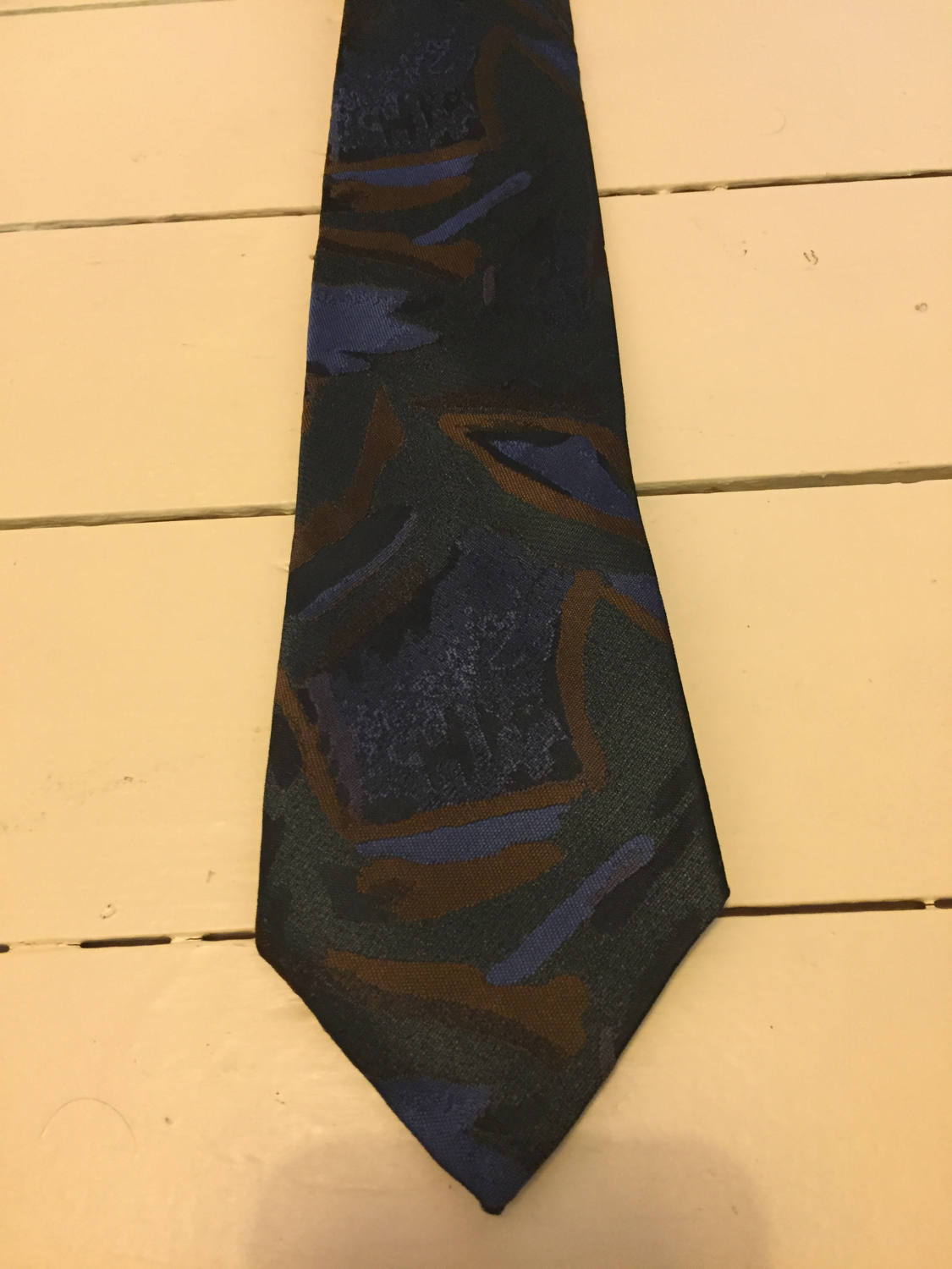 Image of A Lovely Vintage "Galfa Club' Men's Tie in 100% Polyester, Beautifully Patterned
