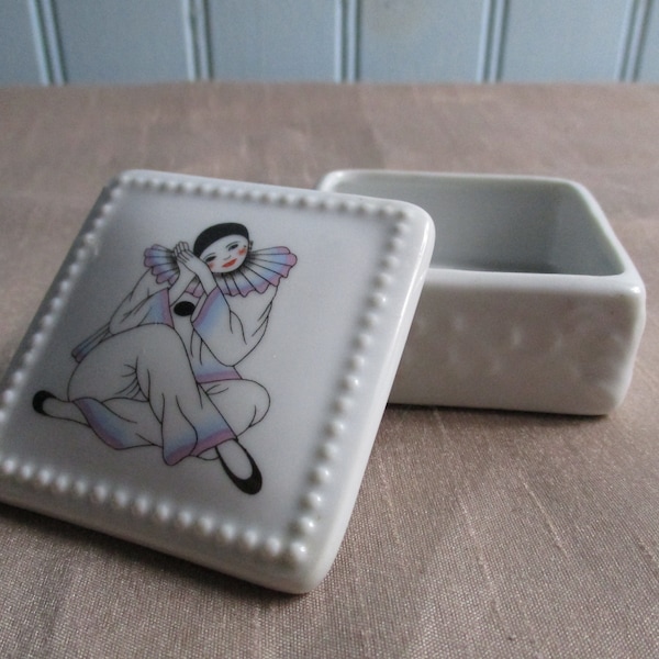 A Beautiful Vintage Porcelain Pill Box/Trinket/Ring/Jewellery Dish/Box with Clown/Mannequin Motif/Design